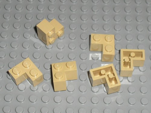 Set 7194 71006 9516 7571 4842 Brique d/'angle TAN Brick 2 x 2 Corner 2357 LEGO