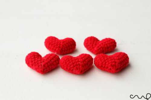Nouveau 5 x handmade crochet rouge coeurs amigurumi 3D motifs mariage carte-making deco