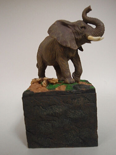 Elephant figurine candle holder  w//candle Westland new in box fast free shipping