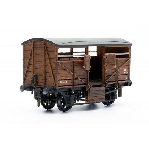 British Railways Cattle Wagon OO plastic model kit Dapol Kitmaster C039 
