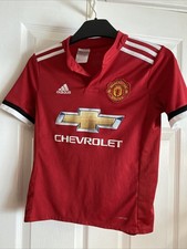 Manchester United kids top