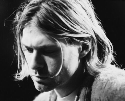 Kurt Cobain UNSIGNED photograph - M1917 - Singer & member of Nirvana - NEW IMAGE