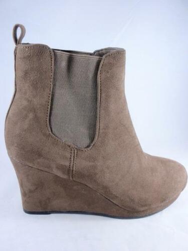 Dolcetta Tracy Women/'s Wedge Booties Olive Green Pull On Dress Ankle Boots