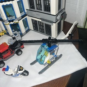 Lego City Police Station 60141 95% Complete (READ)