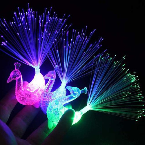 1X Luces de dedo de pavo real flash LED nueva novedad anillos de color lumi 7H1