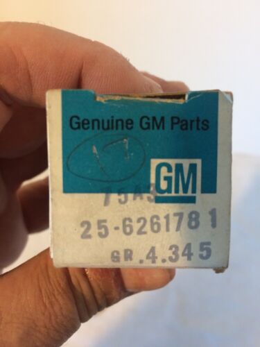 CLIP NOS Genuine GM 6261781 General Motors