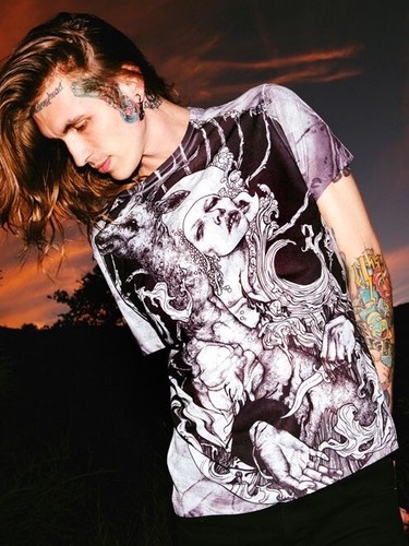 Disturbia Clothing les liens du sang partout sur le devant imprimé Hommes T Shirt