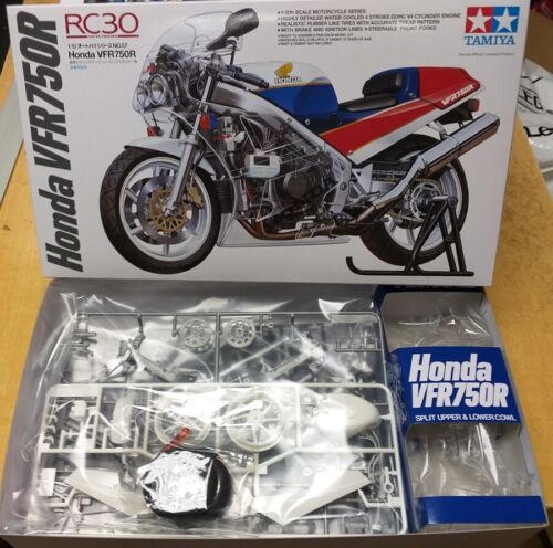 Honda VFR750R motorcycle Tamiya 1:12 plastic model kit 14057