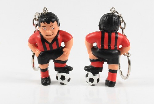 Fußball Werbefigur === rot schwarzes Trikot Maskottchen Figur Schlüsselanhänger
