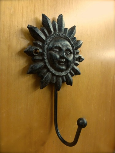 2 BROWN SUN FACE HOOKS ANTIQUE-STYLE 6/" CAST IRON sunburst yard garden coat key