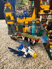 LEGO Chima 70010 The Lion CHI Temple – Complete w/ Box Manual & All Pieces