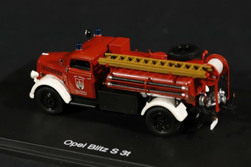 b7p SCHUCO 03073-1:43 Feuerwehr /'Opel Blitz S 3t/' in OVP