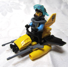 LEGO 7771 AQUA RAIDERS ANGLER AMBUSH 2007  W/ BOX INSTRUCTIONS RETIRED USED