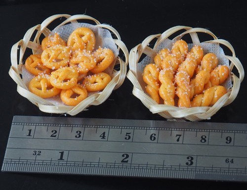 Dollhouse Miniatures 2 Bamboo Basket of Sugar Bread Bakery Shop Food Supply Deco