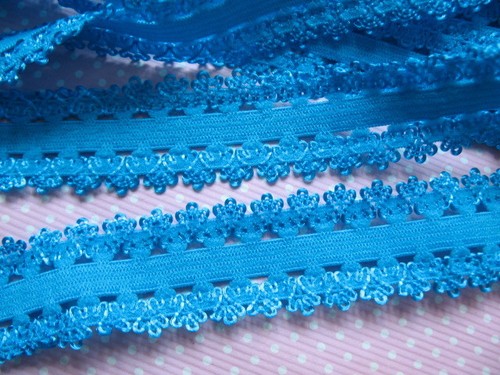 environ 1.83 m 2 Yd turquoise volants bord élastique taille 3//4 Parfait pour bandeaux Foe