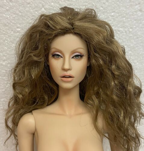Monique Gold Synthetic Mohair ELLOWYNE ROSE WIG Ginger Brown  size 5-6 NEW MINT