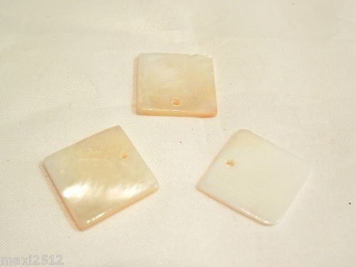 10 x Natural Dyed Shell Square Pendants BNSP138 Cream