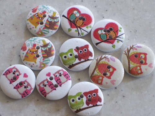 NEW 15 Modern Owl Design White Buttons 18mm FREE P/&P