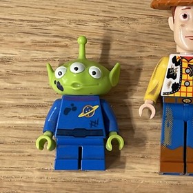 LEGO Toy Story 3 Minifigure - Woody  Alien w/ printed dirt stains 7596 Minifig