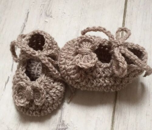 Handmade Crocheted//Knitted Girls Booties 0-3 Months In 4 Colours