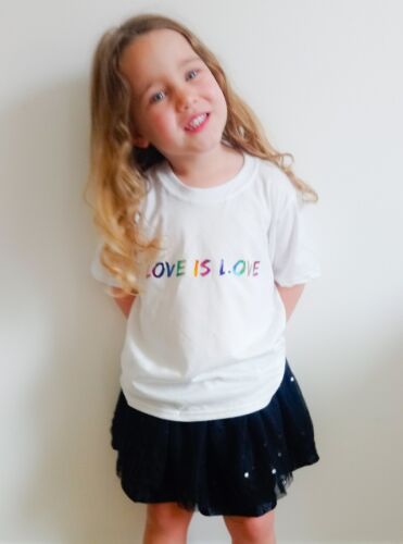 Gorgeous rainbow vinyl /"love is love/" unisex kids children/'s t shirt