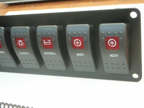SWITCH PANEL BOAT CARLING V1D1 8 SWITCHES WIRED PSC-81-BK BLACK 1 RED LENS