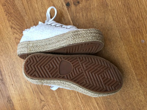 BNWT NEXT Girls White Broderie Anglaise Lace-Up Shoes//Trainers