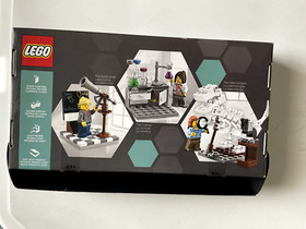 LEGO Ideas 21110 - Research Institute Women Scientists READ - BOX & MANUAL ONLY