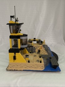 LEGO City: Coast Watch Hq #(7047). Complete W/minifigs