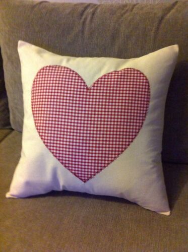 Shabby Chic Calico cotton Red /& White Gingham Heart Cushion Cover! Bargain!