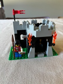 Lego Castle Skeleton Surprise 6036 100% Complete with Manual