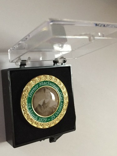 Terence MacSwiney,Irish Republican Mayor Cork,died on Hunger Strike CASED BADGE