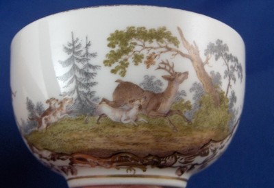 Antique-Meissen-Porcelain-Hunting-Scene-Cup-Saucer-Porzellan-Tasse-Scenic