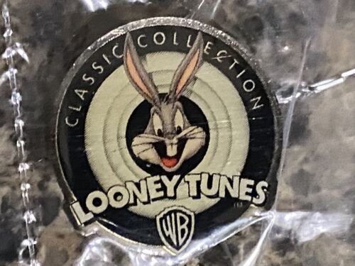 LOONEY TUNES BUGS BUNNY CLASSIC COLLECTION WB WARNER BROS 1998 1/" LAPEL PIN NEW!