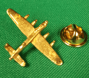 GOLD AVRO LANCASTER BOMBER PEWTER HAND CRAFTED LAPEL PIN BADGE POUCH GIFT IDEA