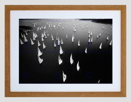 BLACK WHITE SAIL BOAT RACE SEA BLACK FRAME FRAMED ART PRINT PICTURE B12X8785 