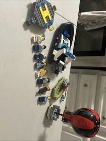 LEGO CITY: Prison Island (60130) (Parts) All Minifigures Excellent