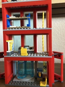 LEGO 60110 FIRE STATION City - Engine Pole Chief Firemen Dog Helicopter Complete