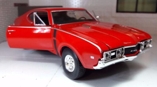 LGB 1:24 Scale Red 1968 Oldsmobile 442 4-4-2 Detailed Welly Diecast Model Car 