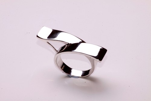 LADIES UNQIUE CHROME WAVE STYLE RING BRAND NEW STUNNING ZX15