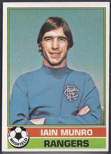 TOPPS-FOOTBALL -#038- RANGERS IAIN MUNRO SCOTTISH YELLOW BACK 1977