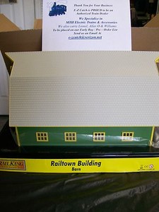 MTH-Lionel-Compatible-Farm-Type-Green-Barn-Building-with-Gray-Roof-amp
