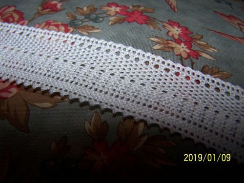 Couleur crème N°19 Belle dentelle ancienne très fine en coton ./" Royal Paris /"