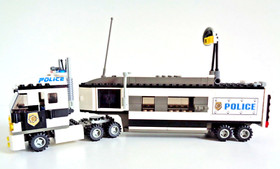 Lego World City Set 7034 Police Surveillance Truck from 2003 100% Complete Excellent