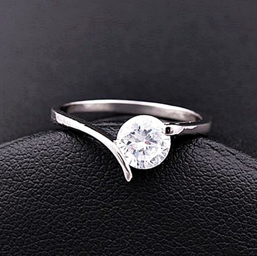 Bague raffinée en argent 925//°°° avec une pierre zircon transparent joaillerie