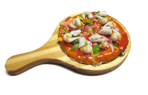 8 Pre-Cut Pizza Shrimp Top on Wooden Tray Dollhouse Miniatures Fast Food