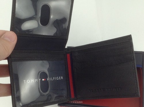 Men/'s TOMMY HILFIGER Brand Black LEATHER PASSCASE BiFold Wallet $58 MSRP 25/%