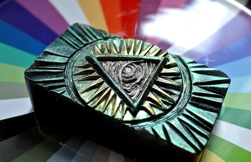 ILLUMINATI SILICONE MOLD SUGARCRAFT CHOCOLATE MOLD 5,5OZ PYRAMIND EYE MOULD