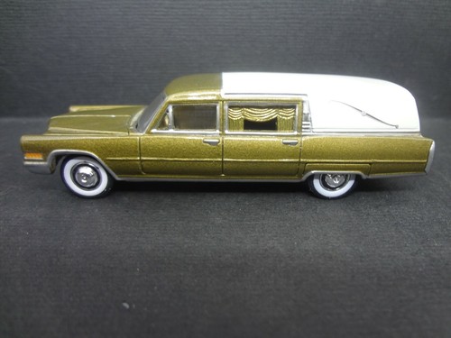 Johnny Lightning 1959-1966 Cadillac Ambulance /& Hearse set of 4 Loose 1:64