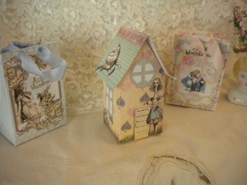 4 Cake Decoration Party Alice in Wonderland House Table 